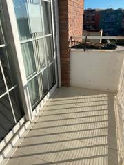 Appartement à Nucli Urbà. Piso de 70 m2 - 3º piso sin ascensor. 3 habitaciones (2 dobles y