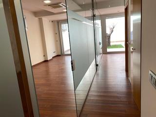 Location Local commercial  Carrer de baix. Local a pie de calle en el centro pueblo de 88 m2 + 61 m2 de pat