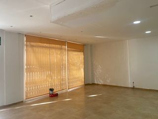 Lloguer Local Comercial a Nucli Urbà. Local comercial a pie de calle de 85 m2 con 1 baño. suelo de gre