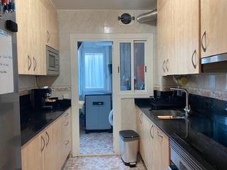 Appartement à Nucli Urbà. Piso reformado de 3 habitaciones. 1 baño. balcón. calefacción ga