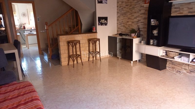 Foto 36fc989c-61c0-45d1-a1dd-9973dfedba20. Casa adossada amb calefacció aparcament a Nucli Urbà Esparreguera