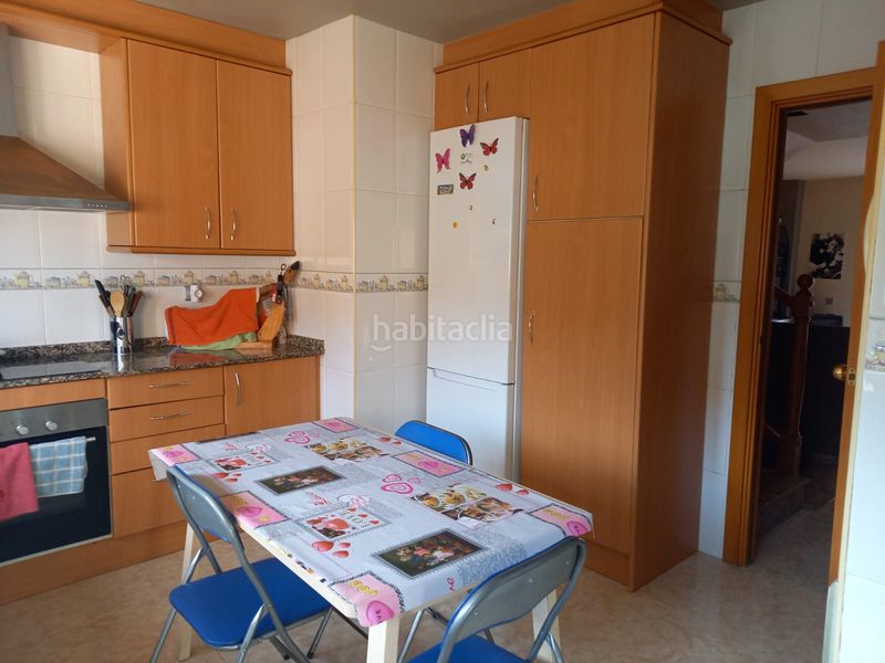 Foto c893763c-e19d-4901-8e0a-5ae86b238ed1. Casa adossada amb calefacció aparcament a Nucli Urbà Esparreguera