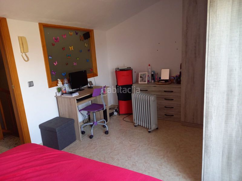 Foto e305e8cc-89d7-47d1-9602-eeb6ba57d9e9. Casa adossada amb calefacció aparcament a Nucli Urbà Esparreguera