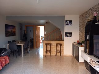 Casa adossada a Nucli Urbà
