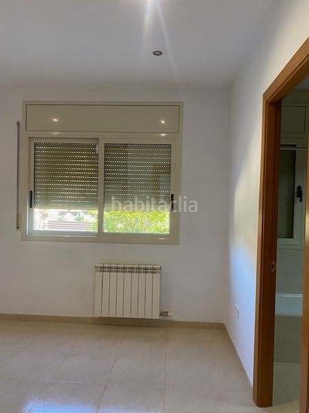 Foto 0765c871-e9d4-439c-a04a-3acd09f82671. Chalet torre independiente de 2 plantas. 4 habitaciones. 3 baños. garaje (3 coches). calefacción. aa/cc. jardín. en Collbató