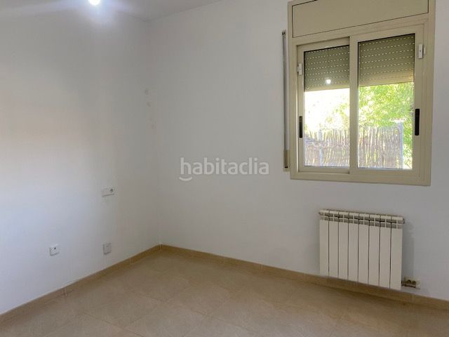 Foto 34af3072-b428-4671-9c76-d6cabeb929a2. Chalet torre independiente de 2 plantas. 4 habitaciones. 3 baños. garaje (3 coches). calefacción. aa/cc. jardín. en Collbató