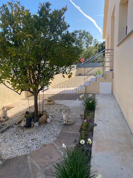 Foto 42011cde-2ae9-42c4-9281-595a272cbf4f. Chalet torre independiente de 2 plantas. 4 habitaciones. 3 baños. garaje (3 coches). calefacción. aa/cc. jardín. en Collbató