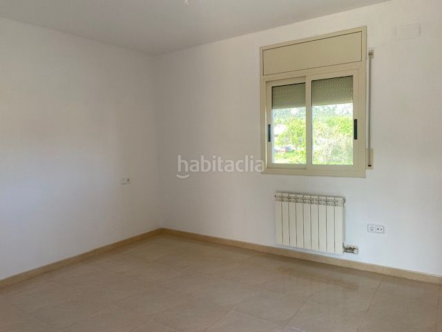 Foto 7ddaac22-a467-482e-b171-2fe57d010ded. Chalet torre independiente de 2 plantas. 4 habitaciones. 3 baños. garaje (3 coches). calefacción. aa/cc. jardín. en Collbató