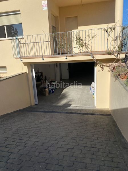 Foto a13439ef-5107-43c9-81c4-054dc6d37ff7. Chalet torre independiente de 2 plantas. 4 habitaciones. 3 baños. garaje (3 coches). calefacción. aa/cc. jardín. en Collbató