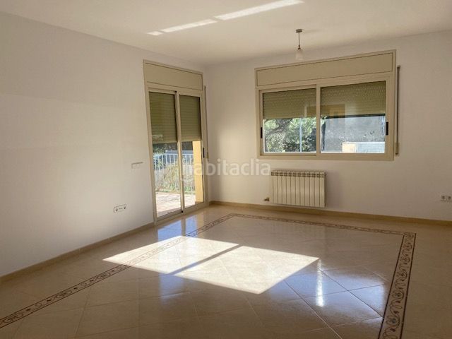 Foto ae043475-ef32-4d79-be8a-924b075c8aa6. Chalet torre independiente de 2 plantas. 4 habitaciones. 3 baños. garaje (3 coches). calefacción. aa/cc. jardín. en Collbató