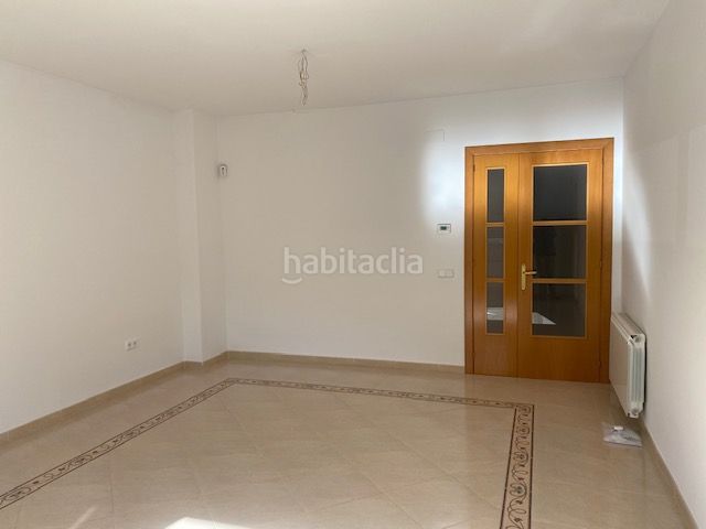 Foto b555c013-bc2d-4e99-970a-c98fd6282b90. Chalet torre independiente de 2 plantas. 4 habitaciones. 3 baños. garaje (3 coches). calefacción. aa/cc. jardín. en Collbató