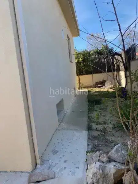 Foto b7004877-be32-43a3-83df-3ae4a376988f. Chalet torre independiente de 2 plantas. 4 habitaciones. 3 baños. garaje (3 coches). calefacción. aa/cc. jardín. en Collbató