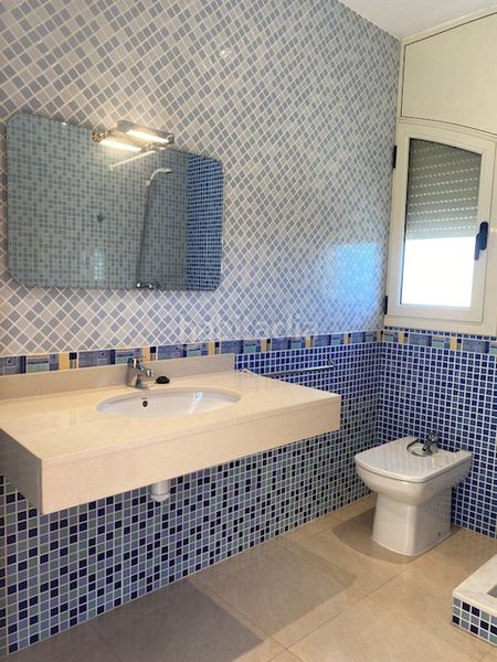 Foto dd7d5d0d-2aa7-41ff-aeea-b25c86baa379. Chalet torre independiente de 2 plantas. 4 habitaciones. 3 baños. garaje (3 coches). calefacción. aa/cc. jardín. en Collbató