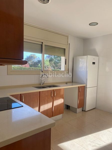 Foto fbd517a7-8631-456b-bf6f-545e9636b320. Chalet torre independiente de 2 plantas. 4 habitaciones. 3 baños. garaje (3 coches). calefacción. aa/cc. jardín. en Collbató