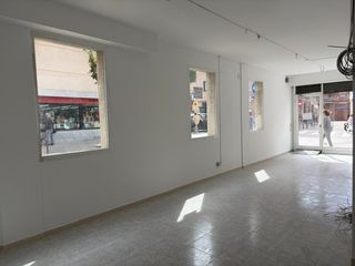 Affitto Locale commerciale in Carrer de sant joan 35. Local  comercial esquinero en centro pueblo-zona comercial de 50