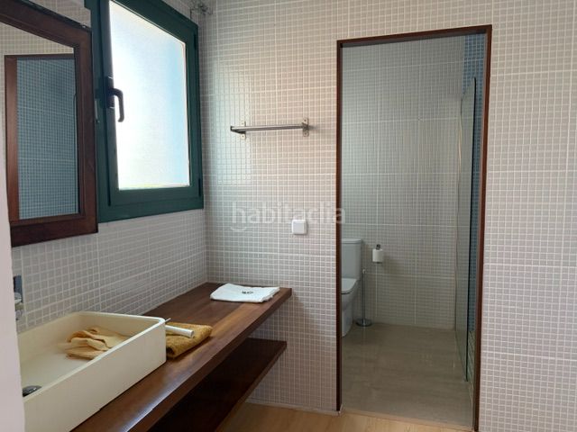 Foto 19e4f8bb-e787-4c6d-8d3e-ba89d39d37f7. Casa amb xemeneia calefacció a Nucli Urbà Esparreguera
