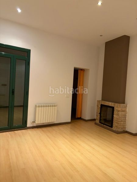 Foto 6e49c5ca-b52e-409e-9c32-efd210d7bee6. Casa amb xemeneia calefacció a Nucli Urbà Esparreguera