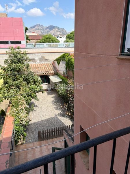 Foto a70a91ff-04a2-43f4-9674-48655a02c17a. Casa amb xemeneia calefacció a Nucli Urbà Esparreguera