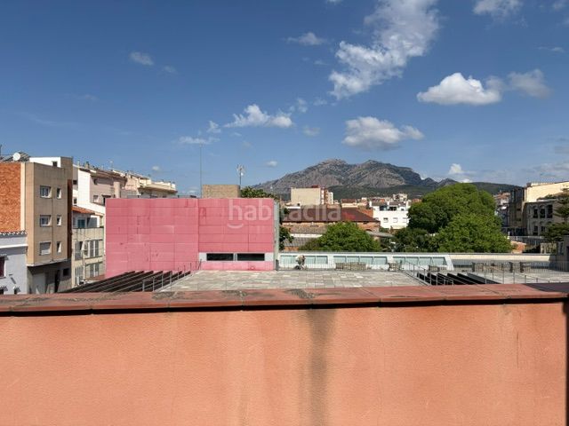 Foto b0e69ac7-fa46-4a0b-ac69-01ca1ce16ed3. Casa amb xemeneia calefacció a Nucli Urbà Esparreguera