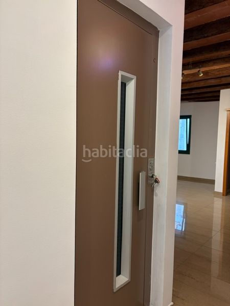 Foto b3b91590-43ca-444f-8498-aba39ad70329. Casa amb xemeneia calefacció a Nucli Urbà Esparreguera