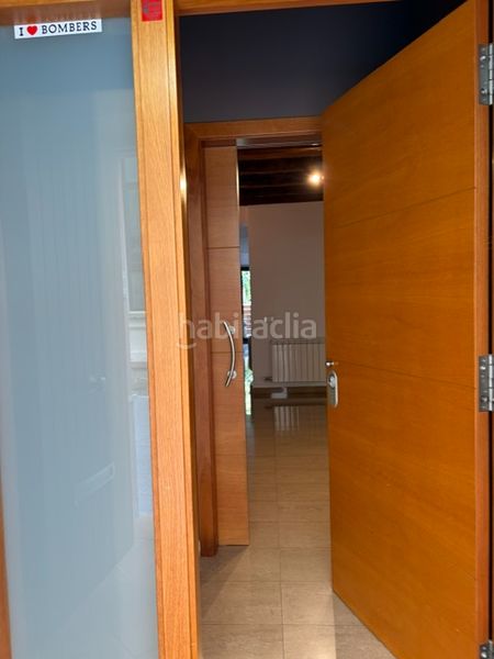 Foto cfcf75b8-33bf-45fb-b803-c8eb32b1cd62. Casa amb xemeneia calefacció a Nucli Urbà Esparreguera