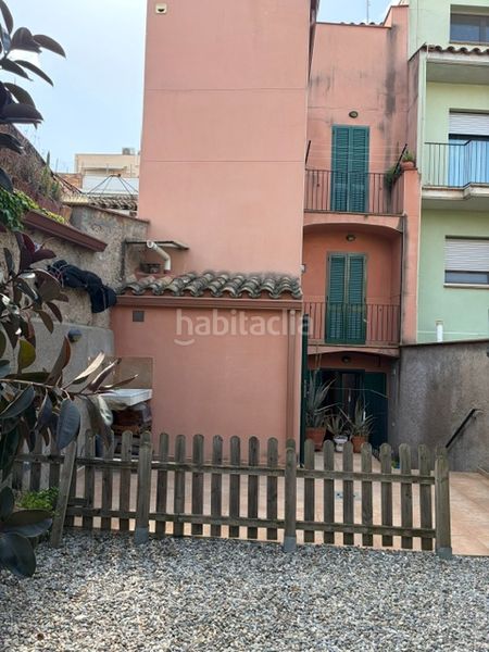 Foto dbe40209-f797-41eb-9679-c609b33897b9. Casa amb xemeneia calefacció a Nucli Urbà Esparreguera