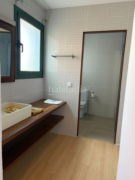 Foto f225ab5f-b801-4e5c-b915-97559f1874ce. Casa amb xemeneia calefacció a Nucli Urbà Esparreguera