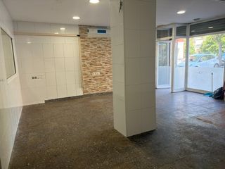 Business premise  Carrer de la font de la barona. Local comercial situado en zona caprabo de 73 m2 con altillo de