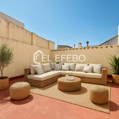 Flat in Cueva de Menga. Piso con patio privado en la zona del mercado de abastos