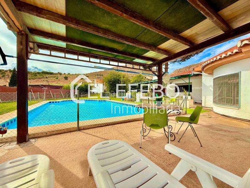 Foto 17523d8c-9583-429a-8fdb-0e16e16f88a4. Chalet con riscaldamento parcheggio piscina in Centro Antequera