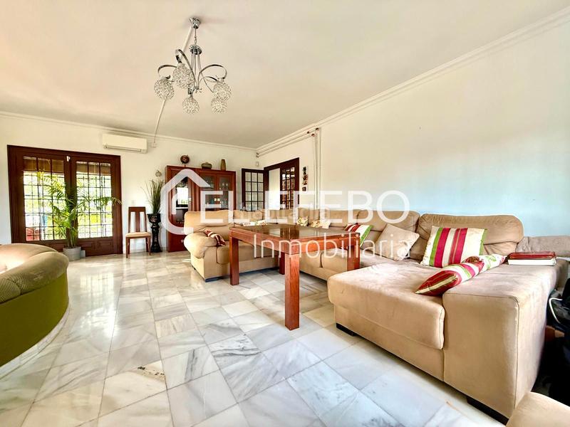 Foto 9c56abe7-a661-4e2b-8fdd-237e4c83a5aa. Chalet con riscaldamento parcheggio piscina in Centro Antequera