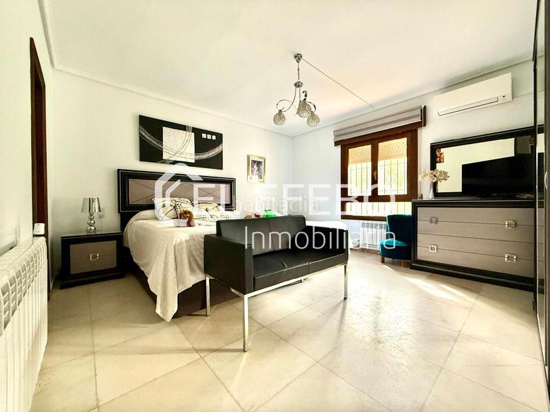 Foto ed5aa4a0-fcd1-4a11-9760-1c940132864c. Chalet con riscaldamento parcheggio piscina in Centro Antequera