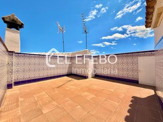 Rent House in Casco Histórico. Comodidad y amplitud en el corazón de antequera