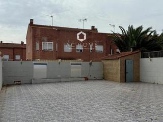 Reihenhaus in Chozas de Canales. En chozas de canales