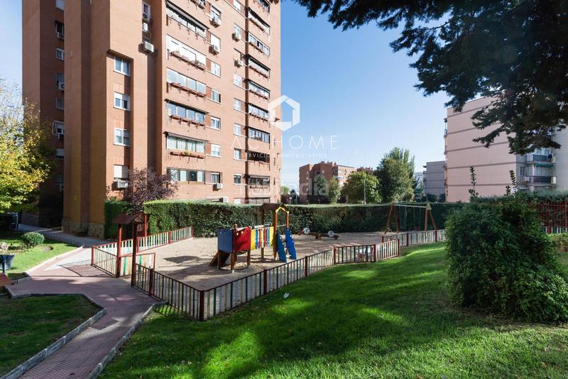 Foto c885648b-26a9-46d7-8275-43d8c03ac764. Flat with heating pool in Valleaguado-La Cañada Coslada