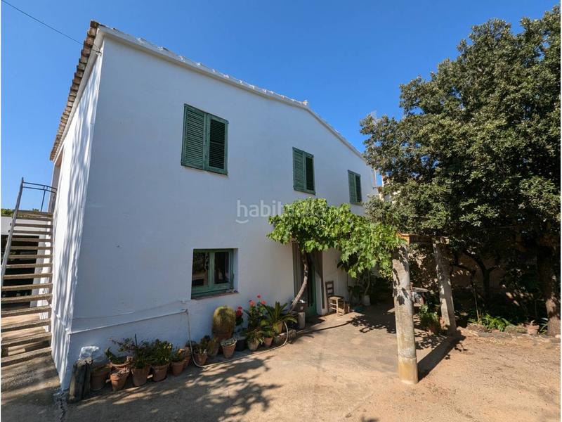 Foto 63ead6f3-c53d-4002-959f-46c4d54392fc. Casa en molinas 126 casa a 4 vientos con amplio terreno con viñedo y pozo en Mont-ras