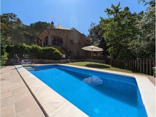 Casa a Vall d´aran 1. Casa a 4 vientos con jardines a pie plano, piscina y garaje