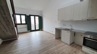 Rent Flat  Carrer de santa eugènia. Ático alquiler girona