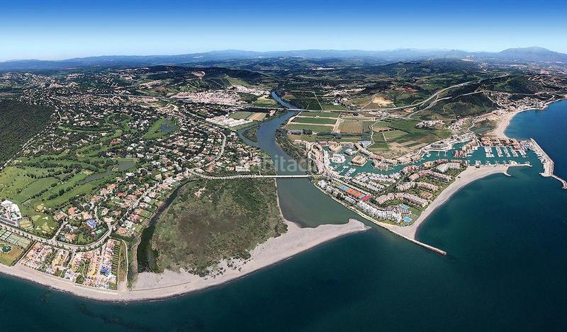 Foto edfc65ce-d405-4c96-b775-3e0a1055c7ec. Chalet con parcheggio piscina in Sotogrande costa Sotogrande