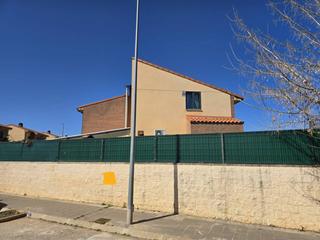 Casa aparellada en Pioz. Chalet pareado en venta en pioz