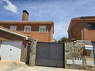 Maison jumelée à Pioz. Chalet pareado en venta en pioz