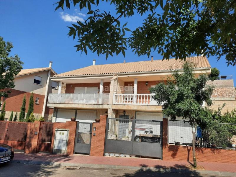 Foto 55c04255-c61c-46e0-98a0-3e0b200070b3. Casa aparellada amb calefacció aparcament a Pioz