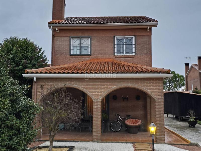 Foto 696e43d5-eb29-4ed8-bf8b-cdd09465dd5a. Chalet avec chauffage parking dans Pioz