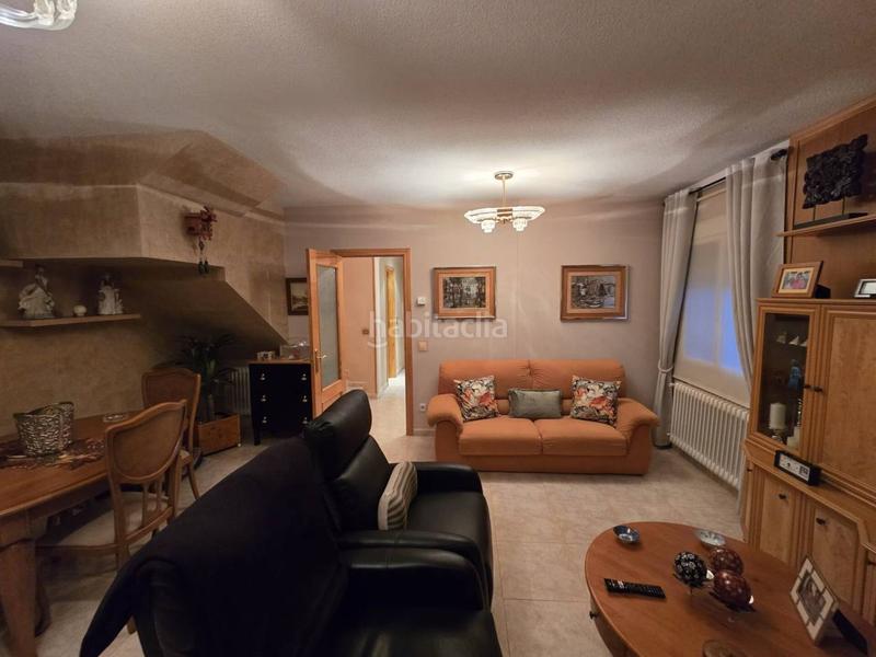 Foto 95bf8e7e-6cdf-4231-b502-cad5eb15a994. Chalet avec chauffage parking dans Pioz