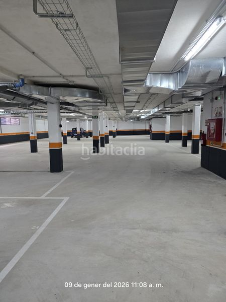 Foto 2f5f3564-13a6-4976-bfb6-b938bb5b5875. Aparcament cotxe a Canet de Mar