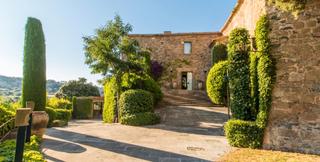 Bauernhof  Carrer de cuells. Impresionante castillo medieval amurallado en venta en girona, b