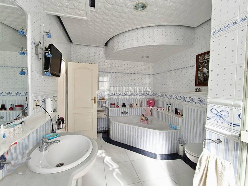 Foto 2cffbac0-71d7-41e4-845d-463d436e59ba. Xalet amb aparcament piscina a Pueblo Guardamar del Segura