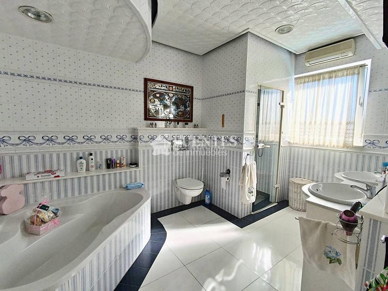 Foto 346618bf-a53b-41e6-8c19-e4489dbeab8a. Xalet amb aparcament piscina a Pueblo Guardamar del Segura