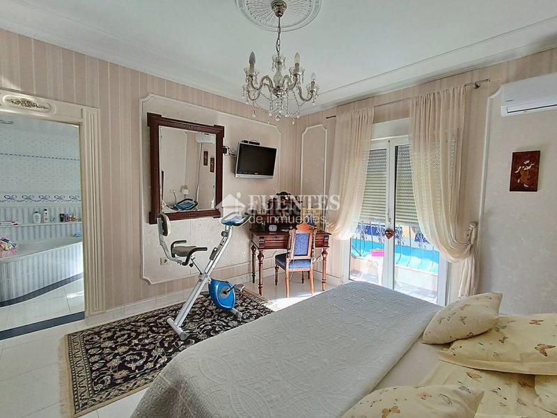 Foto 3f58d9bb-7a0f-48a0-aea6-ab09eb1d1bc3. Xalet amb aparcament piscina a Pueblo Guardamar del Segura