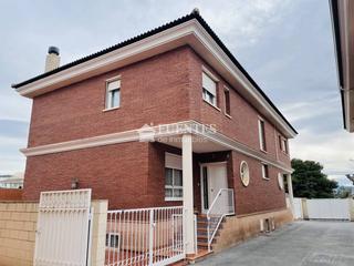Casa  Carril. Precioso y espacioso bungalow en elda